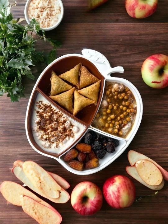 4 Compartment Apple Shaped Serving Tray